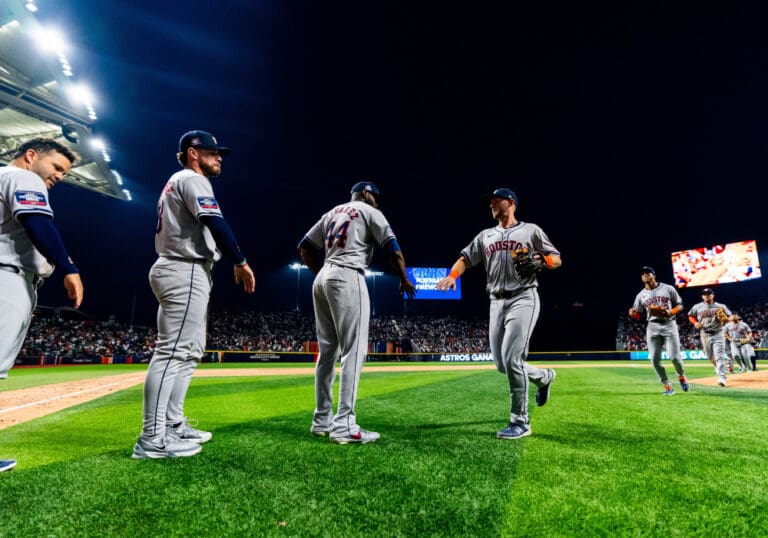 Astros de Houston aplastó a los Rockies de Colorado en el primero de la México City Series