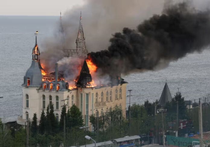 Video: Emblemático castillo de Harry Potter en Ucrania fue alcanzado por bombardeo ruso