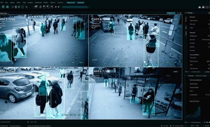 Detienen a hombre que escondió cámaras en un baño público de Nueva York