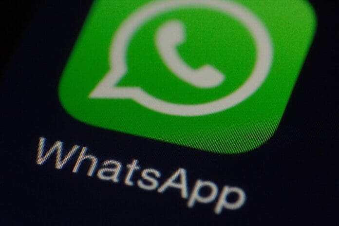 WhatsApp está preparando una función para limitar el envío de mensajes de las cuentas que comparten spam y mensajería masiva o automatizada.