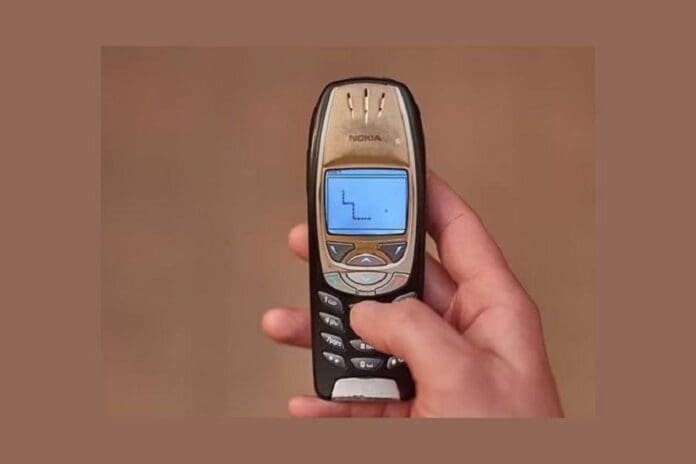 El icono indestructible: el Nokia 3210, el celular con juego de la viborita, regresa