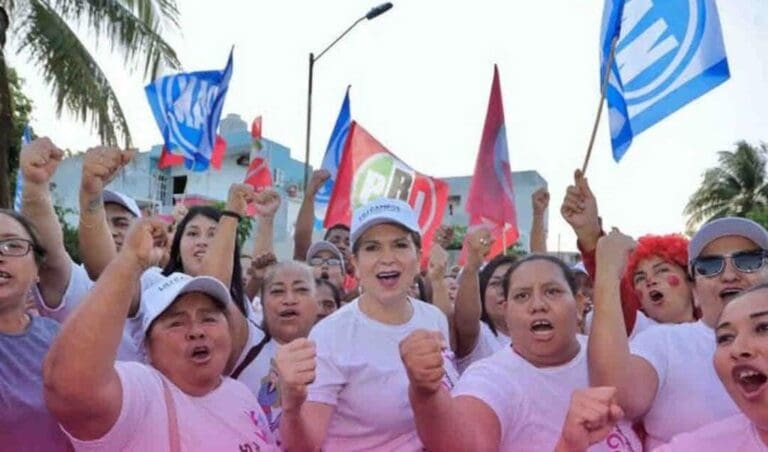 Lili Campos, abanderada de los partidos PAN y PRI ya se ha declarado lista para el debate de este jueves 23 de mayo.