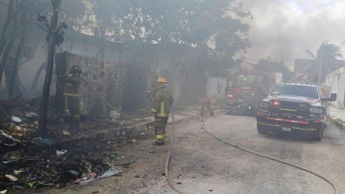 Se registra incendio en el antiguo Hospital General de Cancún