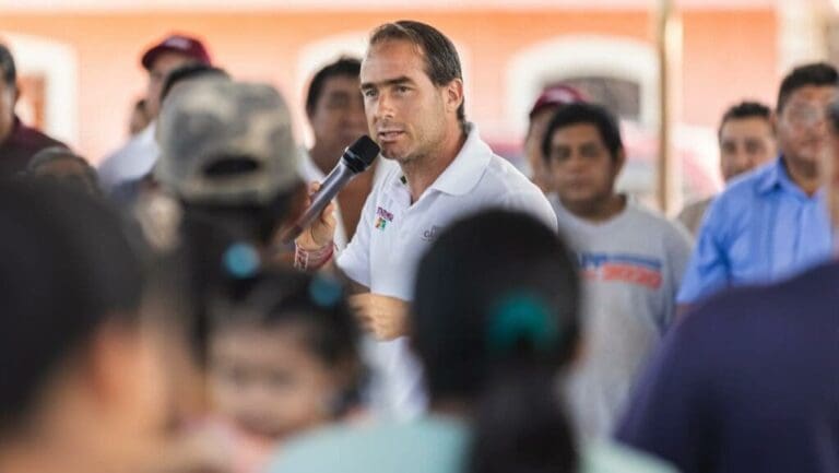 Diego Castañón Trejo continúa con su campaña en busca de la reelección en Tulum. Realiza diversas actividades mañana, tarde y noche. 