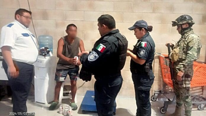 Detienen a sujeto que se puso a beber cerveza al interior del Chedraui en Cozumel