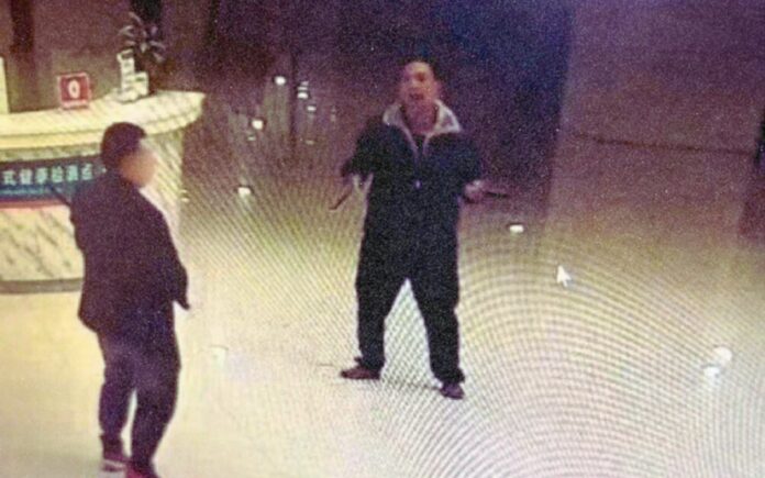 VIDEO: Hombre ataca al menos a 23 personas en un hospital de Yunnan, China