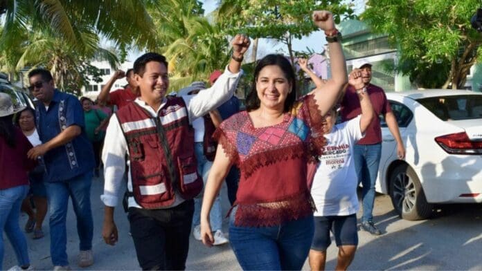 Becas escolares y empleo, compromete Estefanía Mercado a la juventud solidarense