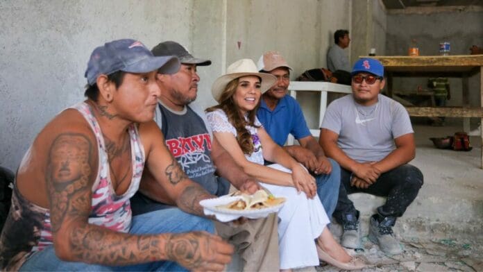 Trabajadores de la construcción en Cozumel celebran el Día de la Santa Cruz