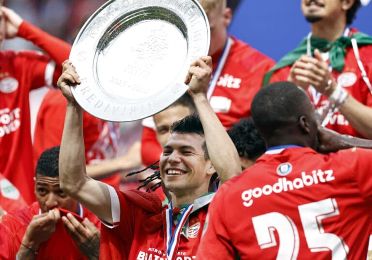 “Chucky” Lozano se corona campeón de Países Bajos con el PSV Eindhoven