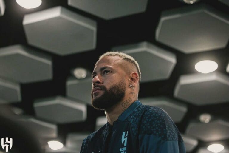 Futbolista Neymar envió alimentos y suministros en sus aviones a víctimas de inundaciones en Brasil