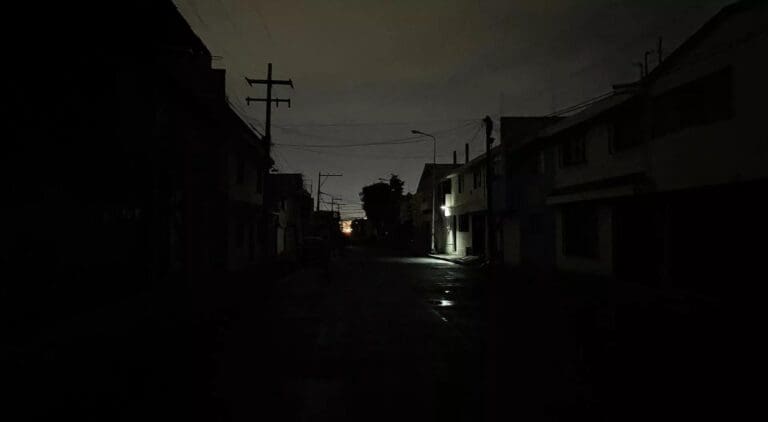 Apagón masivo: Emergencia en sistema eléctrico duró casi 5 horas