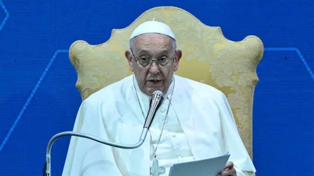 'No faltan perros y gatos, faltan hijos': el papa Francisco pide que gobiernos aumenten la natalidad