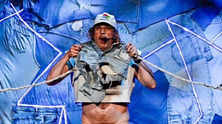 DJ finlandés se desnuda en Eurovisión 2024