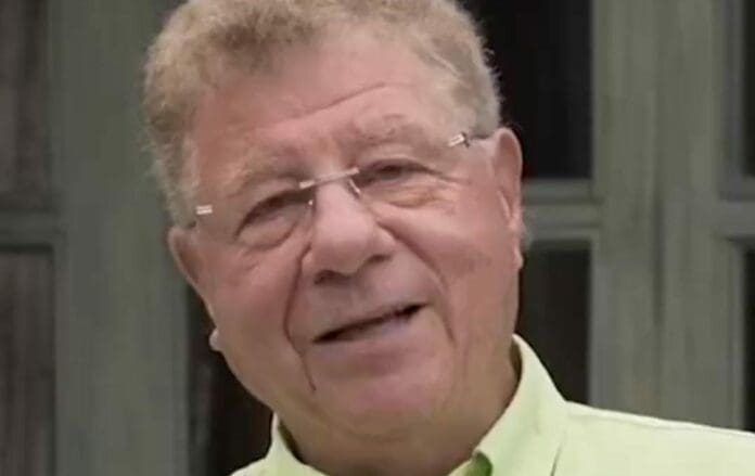 Carlos Alazraki cometió una tremenda pifia. Y es que dijo que el Titanic se estrelló contra un iglú, no contra un iceberg.