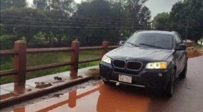 Una mujer de 34 años de edad, se lanzó de un puente en el río Monday, en Paraguay, junto con sus dos hijos pequeños.