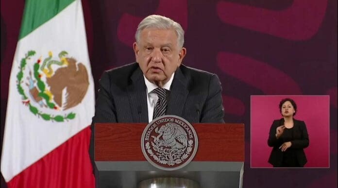 AMLO anunció, en el marco del Día del Maestro, un aumento del 10 por ciento para los docentes de educación básica federalizada.