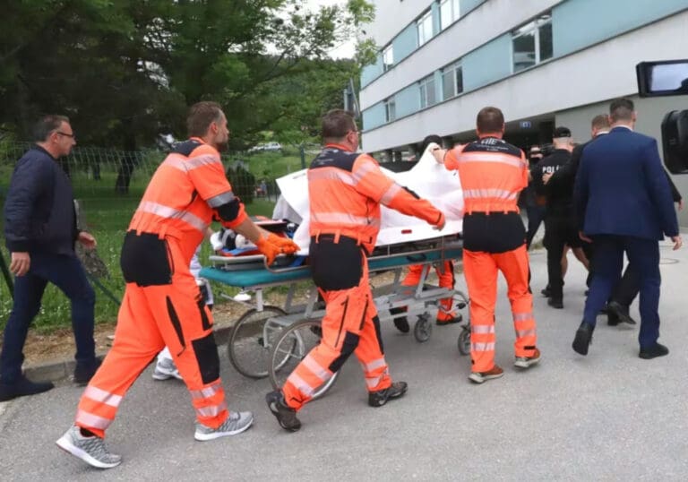 Balearon al primer ministro de Eslovaquia, está en condición crítica