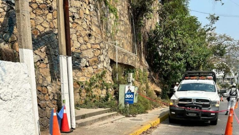 Encuentran un feto dentro de un frasco en la costera Miguel Alemán de Acapulco