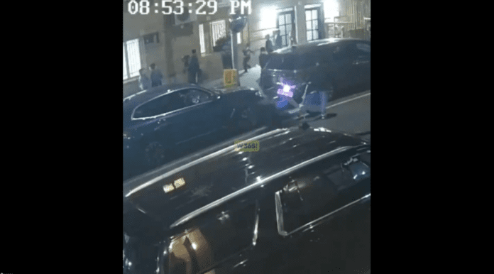 VIDEO: Ciclista agrede a niños judíos que jugaban en la calle; investigan posible crimen de odio