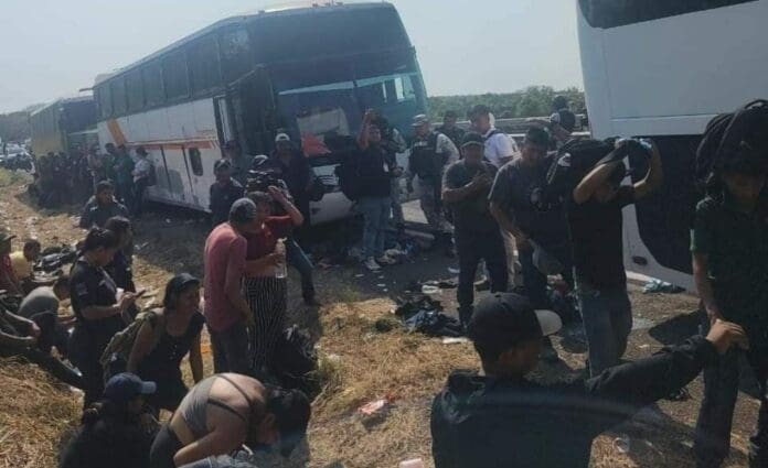 Migrantes centroamericanos han saturado desde este jueves la frontera sur de México unas horas antes de la reunión entre presidentes.