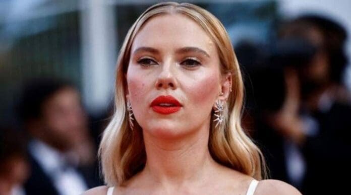 Scarlett Johansson dio a conocer que estaba molesta luego que la empresa detrás de ChatGPT usara una voz similar a la suya para una IA.