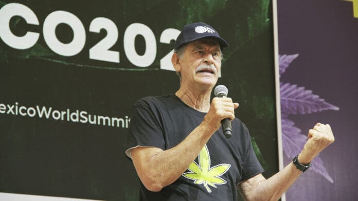 Vicente Fox pide apoyar a Xóchitl Gálvez; los propios seguidores de la candidata le piden 