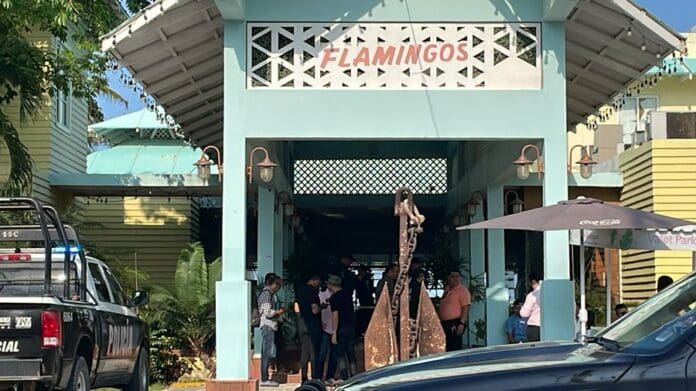 Sicarios ejecutan a una Mujer de al menos 5 balazos en el restaurante Flamingos de Puerto Juarez