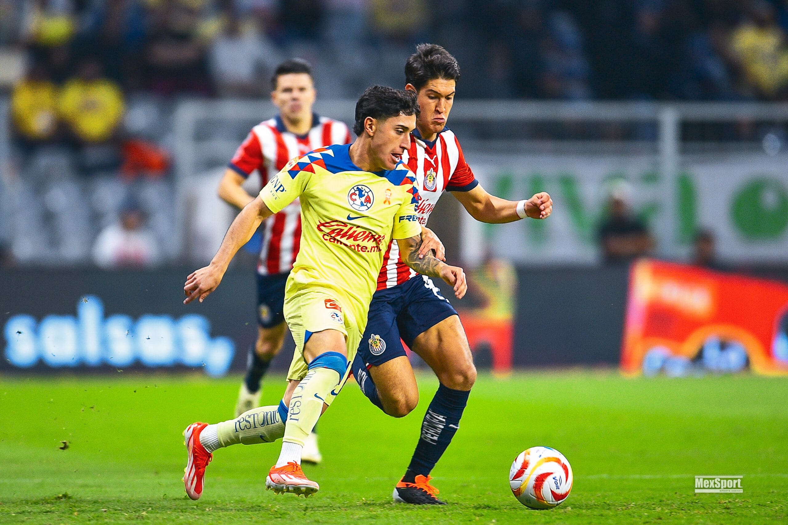 Multan a Chivas por cantos racistas y discriminatorios contra jugadores del América