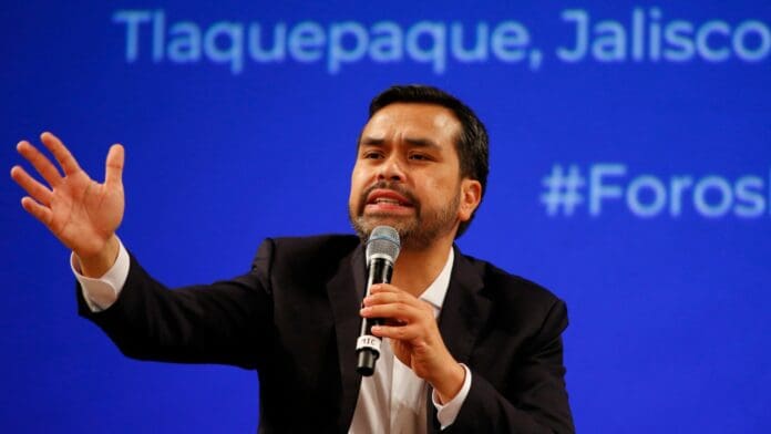 Video: Álvarez Máynez visita a hospitalizados tras el accidente en Nuevo León