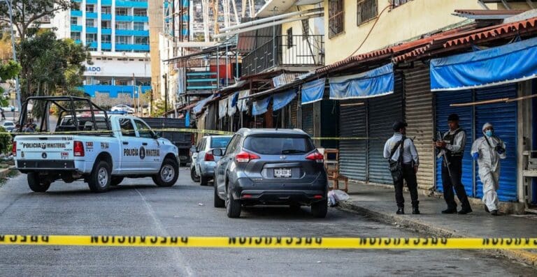 Asesinan a cinco personas durante ataque armado en un mercado de Acapulco