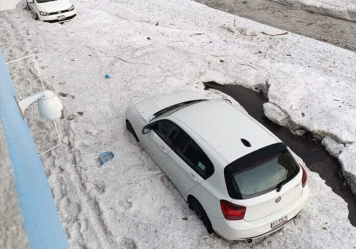 Videos: Intensa lluvia y granizada causan estragos en Puebla