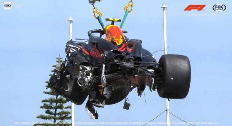 Sergio "Checo" Pérez ha quedado fuera del Gran Premio de Mónaco, tras ser golpeado por el danés Kevin Magnussen.