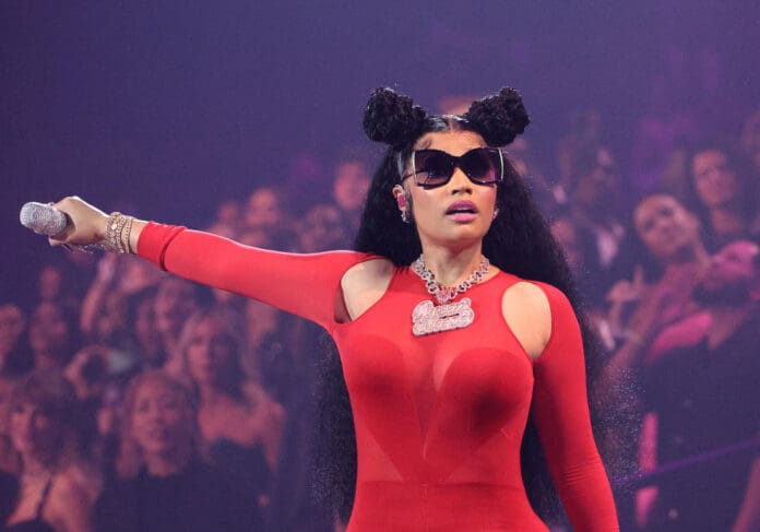 Video: Liberan a la cantante Nicki Minaj tras ser detenida por posesión de drogas en Países Bajos