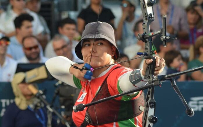 Mexicana Alejandra Valencia conquista la medalla de bronce en la Copa del Mundo de Tiro con Arco