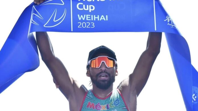 Triatleta Crisanto Grajales consigue el cupo para su cuarta justa olímpica en París 2024