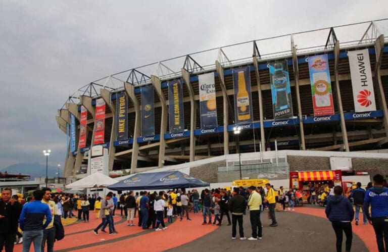 Detienen a mujer que robó celulares afuera del estadio Azteca en la final de la Liga MX