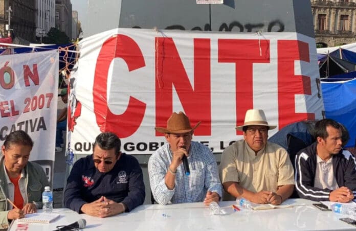 Video: CNTE denuncia que la continuación del diálogo depende de que permitan acto de Claudia Sheinbaum en el Zócalo