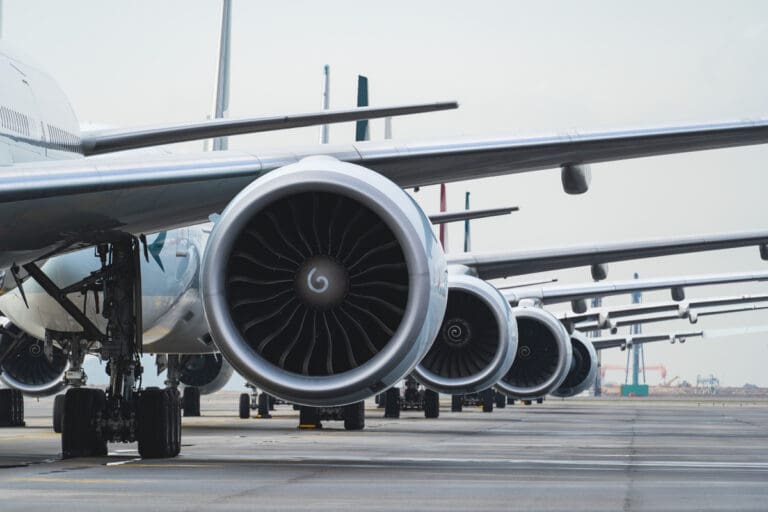 Hombre es destrozado por turbina de avión en movimiento en Ámsterdam