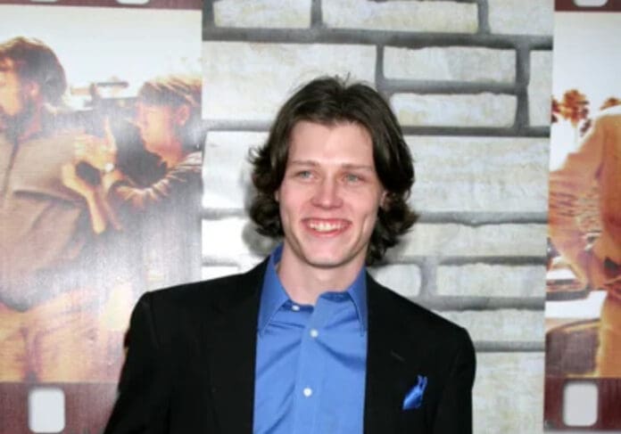 Detienen al actor Nick Pasqual: pretendía entrar a México tras apuñalar a su exnovia en EE. UU.