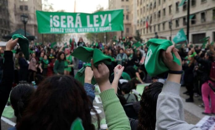 Presidente de Chile anuncia ley de aborto legal