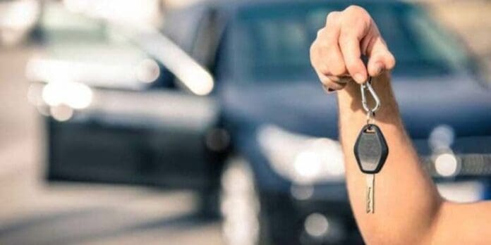 Acude mujer a vender su auto en Playa del Carmen y supuestos compradores se lo roban