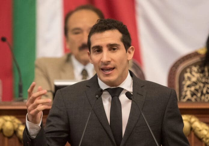 Video: El clavadista y candidato de Morena, Rommel Pacheco fue abucheado en casilla de Yucatán