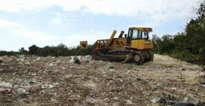 Las fuertes lluvias han causado afectaciones en Playa del Carmen. Las autoridades acudirán al relleno sanitario para descartar daños.