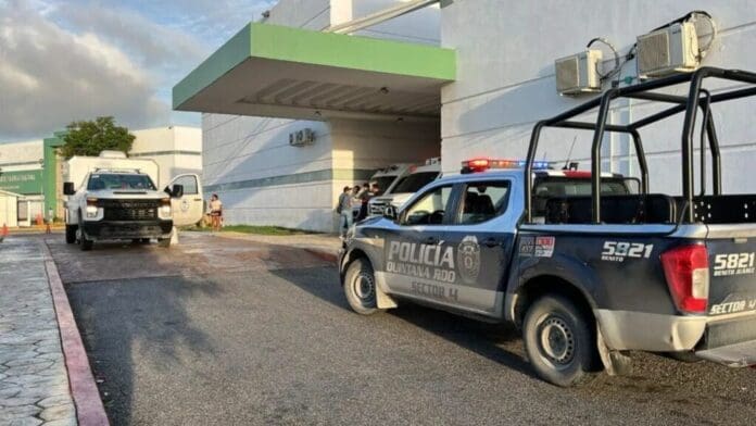 Disparan contra un sujeto en Cancún; fallece a bordo de la ambulancia