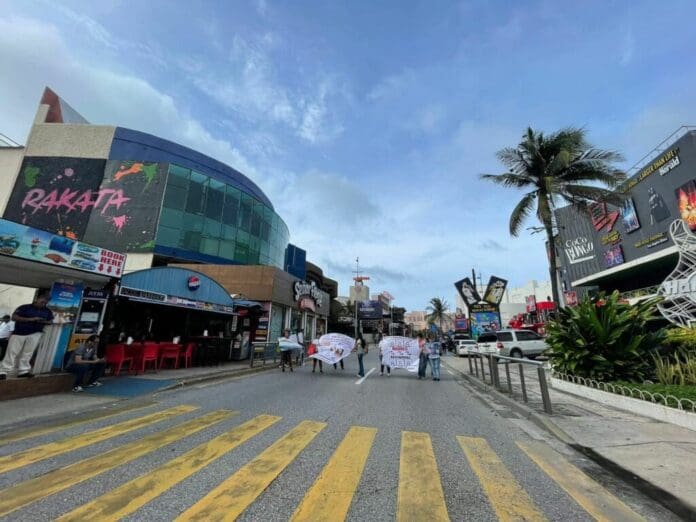 Madres Buscadoras marchan en Cancún y bloquean vialidades por el cuarto aniversario de la desaparición de Francisca Mariner