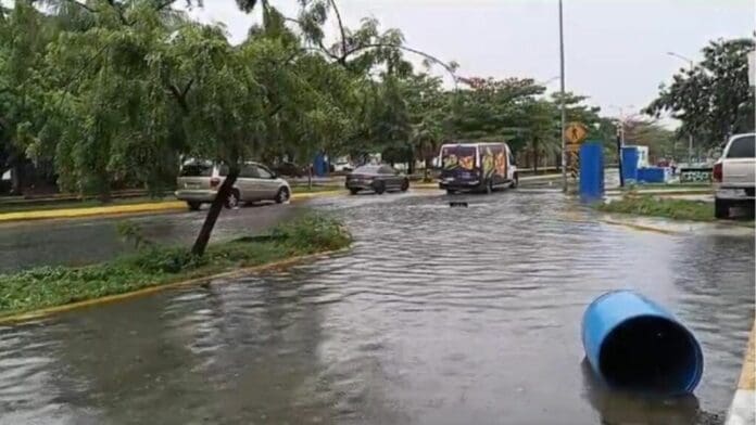 Varias zonas de Playa del Carmen lucen encharcadas a causa de las lluvias de las últimas horas