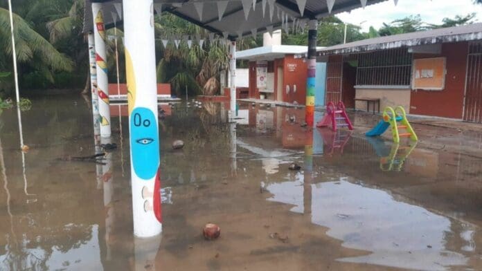 Suspenden clases en Chetumal, Bacalar y José María Morelos hasta nuevo aviso debido a las fuertes lluvias