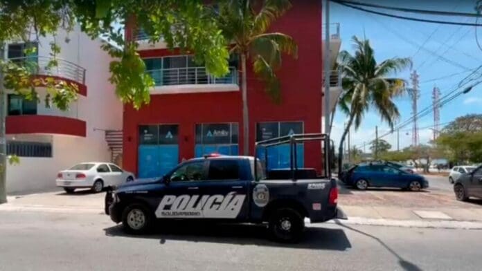 Encuentran a un extranjero sin vida en Playa del Carmen; habría dejado una nota póstuma