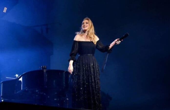 Video: Adele reaccionó a comentario homófobo de un fanático en pleno concierto