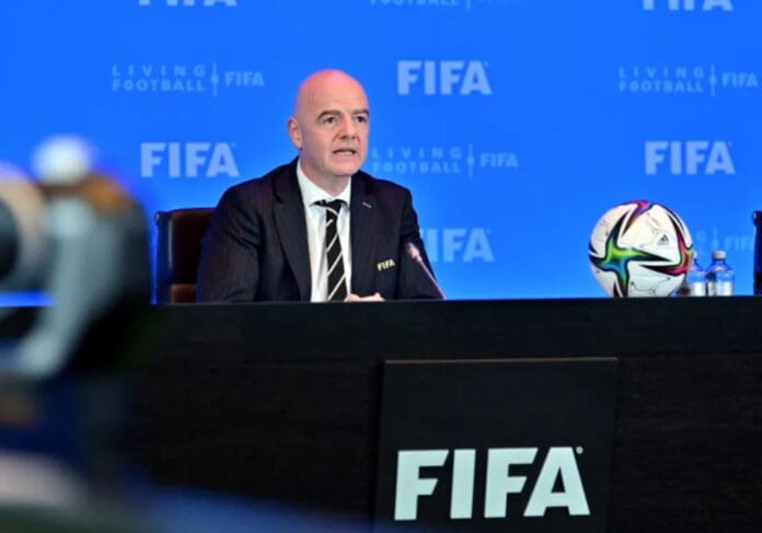 El presidente de la FIFA también celebró el triunfo de Claudia Sheinbaum